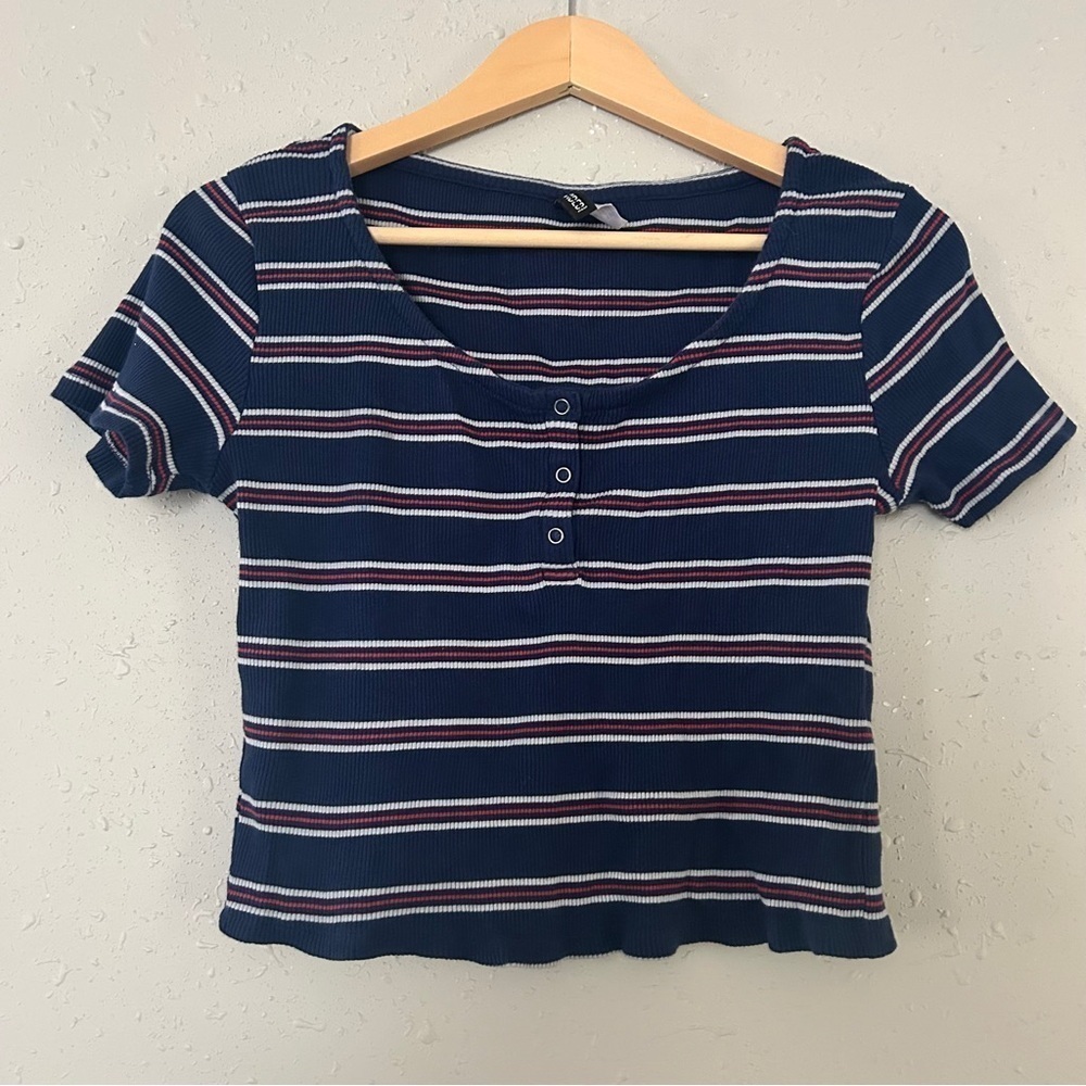 🦋 Divided Blue Red Stripes Cropped Top Casual Comfy Medium H&M 💖